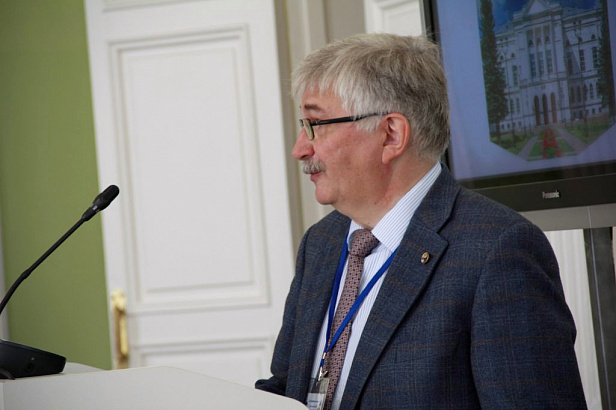 Группы и квандлы в маломерной топологии 2019